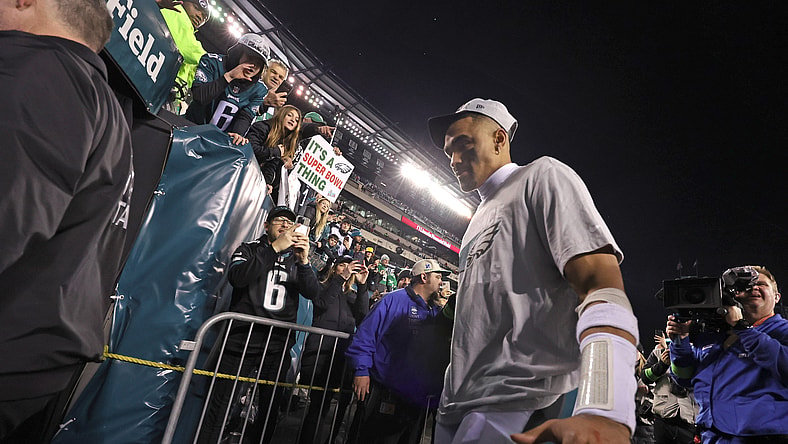 jalen hurts contract, philadelphia eagles