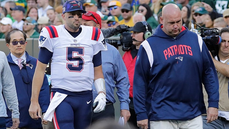 New England Patriots quarterback Brian Hoyer (5) leaves the field in the second quarter against the Green Bay Packers on Sunday, Oct. 2, at Lambeau Field in Green Bay, Wisconsin. He was being evaluated for a head injury.

Mjs Apc Packvspatriots 1002220574djp