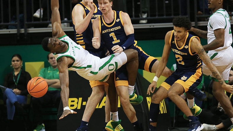 Oregon's N'Faly Dante, center, is upended under pressure from the UC Irvine defense during the first half at Matthew Knight Arena.

Ncaa Basketball Eug Uombb Vs Uc Irvine Uc Irvine At Oregon