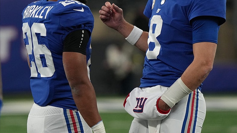 Saquon Barkley and Daniel Jones of the Giants in the second half. The Houston Texans at the New York Giants in a game played at MetLife Stadium in East Rutherford, NJ on November 13, 2022.

The Houston Texans Face The New York Giants In A Game Played At Metlife Stadium In East Rutherford Nj On November 13 2022