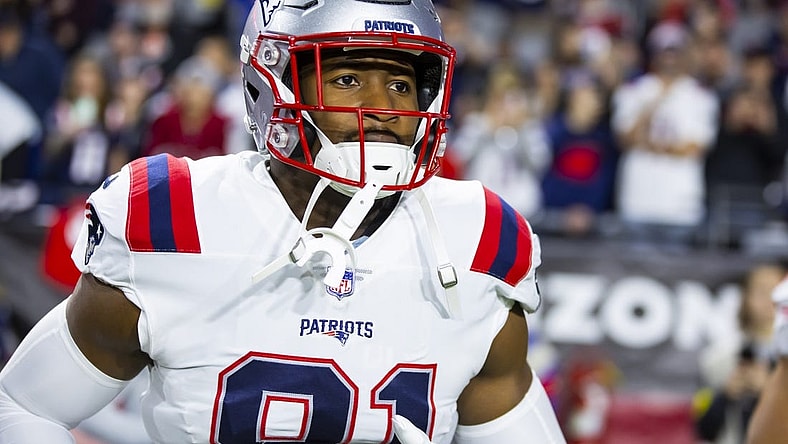 Dec 12, 2022; Glendale, Arizona, USA; New England Patriots tight end Jonnu Smith (81) against the Arizona Cardinals at State Farm Stadium. Mandatory Credit: Mark J. Rebilas-USA TODAY Sports