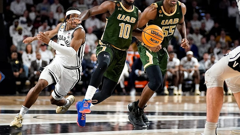 UAB guard Jordan Walker (10) advances up the court with the ball against Vanderbilt during the second half of an NIT quarterfinal game at Memorial Gym in Nashville, Tenn., Wednesday, March 22, 2023.

Vandynit 032223 An 022