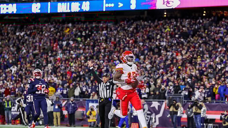 new england patriots sign mecole hardman