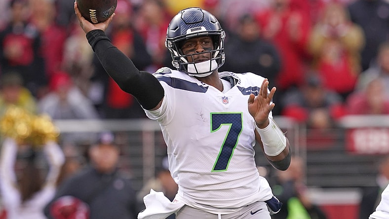 nfl free agency: seattle seahawks re-sign geno smith