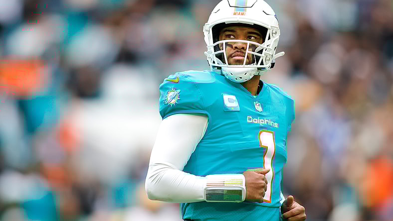 tua tagovailoa contract talks