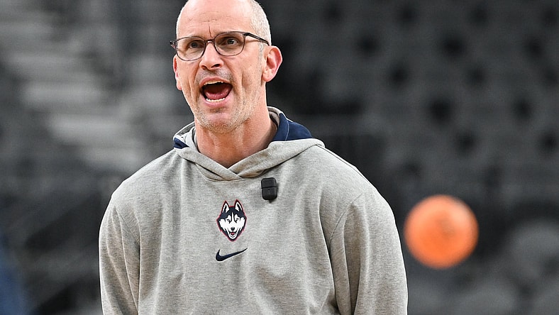 uconn head coach dan hurley
