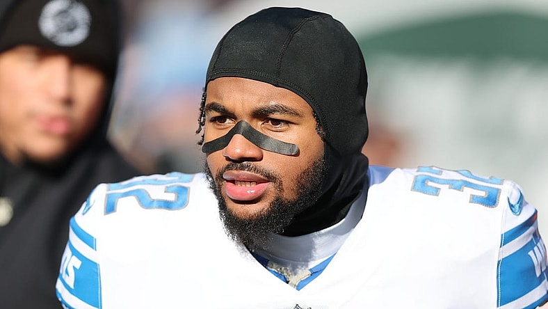 Dec 18, 2022; East Rutherford, New Jersey, USA; Detroit Lions running back D'Andre Swift (32) warms up before the game against the New York Jets at MetLife Stadium. Mandatory Credit: Vincent Carchietta-USA TODAY Sports