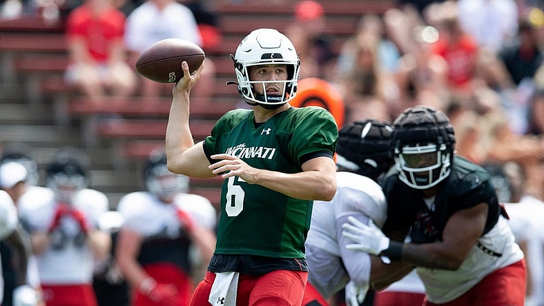 Cincinnati Bearcats quarterback Ben Bryant (6) throws  a pass during the Cincinnati Bearcats spring scrimmage at Nippert Stadium on Saturday, April 15, 2023.

Cincinnati Bearcats Football Spring Game April 15 2023