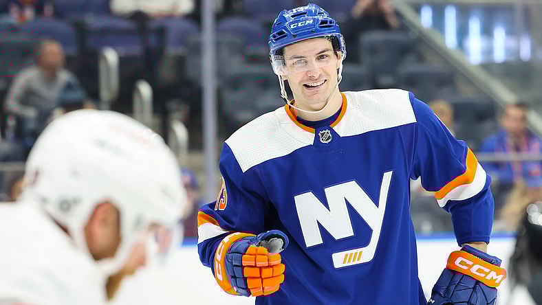 NHL: Ottawa Senators at New York Islanders