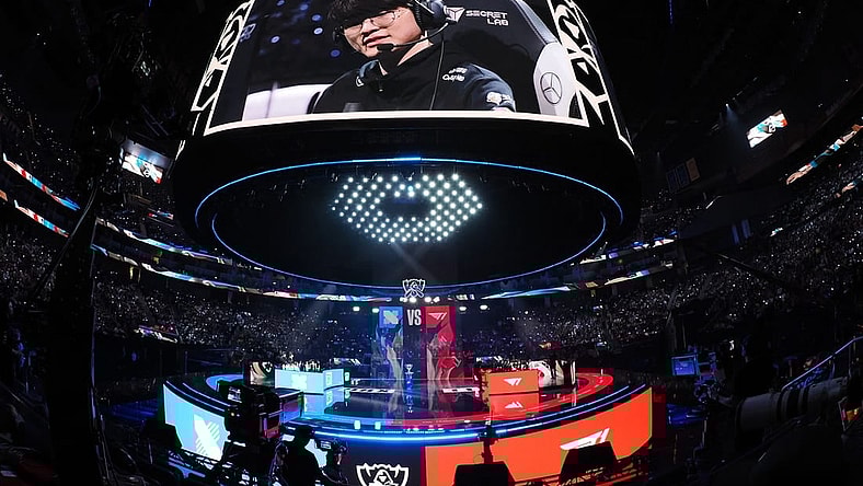 Nov 5, 2022; San Francisco, California, USA; T1 mid laner Lee "Faker" Sang-hyeok on the sideboard before game 5 against DRX during the League of Legends World Championships at Chase Center. Mandatory Credit: Kelley L Cox-USA TODAY Sports