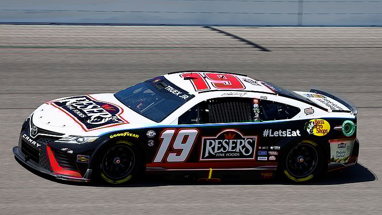 NASCAR: Truck Series Heart of America 200