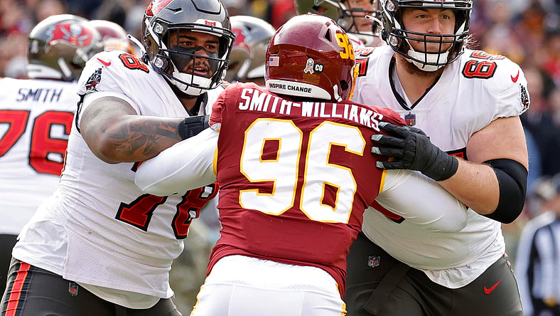 kansas city chiefs sign donovan smith