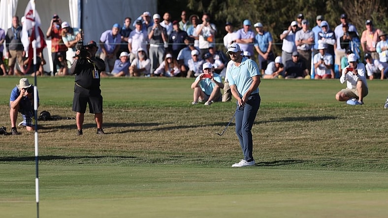 Jun 18, 2023; Los Angeles, California, USA; Wyndham Clark hits a chip shot on the 17th green during the final round of the U.S. Open golf tournament at Los Angeles Country Club. Mandatory Credit: Kiyoshi Mio-USA TODAY Sports
