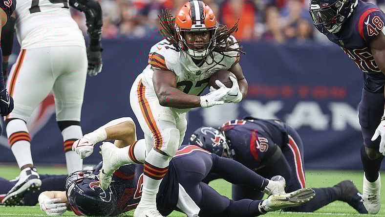 dallas cowboys sign kareem hunt