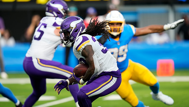 dalvin cook signs with the los angeles chargers