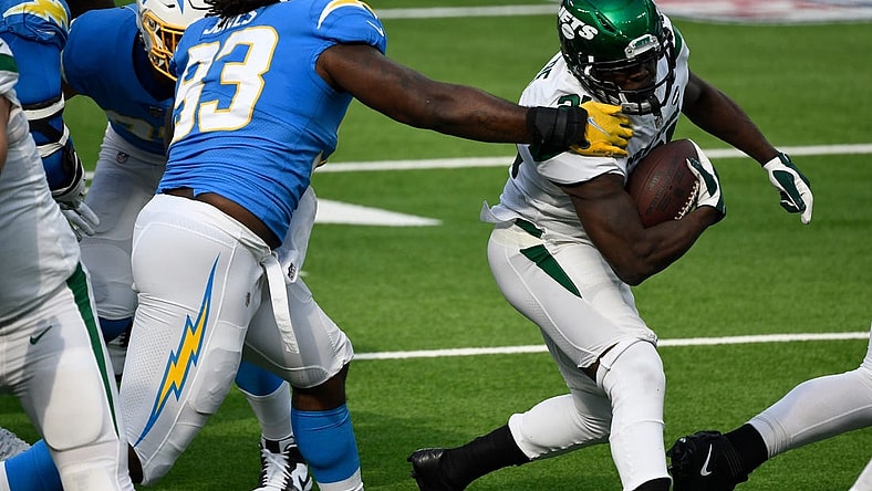 Nov 22, 2020; Inglewood, California, USA; New York Jets running back Frank Gore (21) runs past Los Angeles Chargers defensive tackle Justin Jones (93) during the first quarter at SoFi Stadium. Mandatory Credit: Robert Hanashiro-USA TODAY Sports