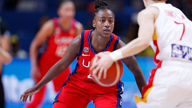 OCT 1, 2022; Sydney, AUS; Jewell Loyd (4)    and Liwei YANG (7) in second quarter of FIBA Women   s World Cup final against China at Sydney SuperDome. Mandatory Credit: Yukihito Taguchi-USA TODAY Sports