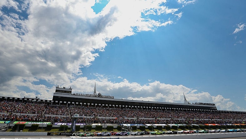Jul 23, 2023; Long Pond, Pennsylvania, USA; NASCAR Cup Series driver William Byron (24) leads the field to the green flag to start the HighPoint.com 400 at Pocono Raceway. Mandatory Credit: Matthew O'Haren-USA TODAY Sports