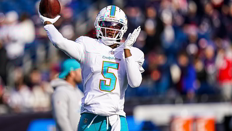 NFL: Miami Dolphins at New England Patriots