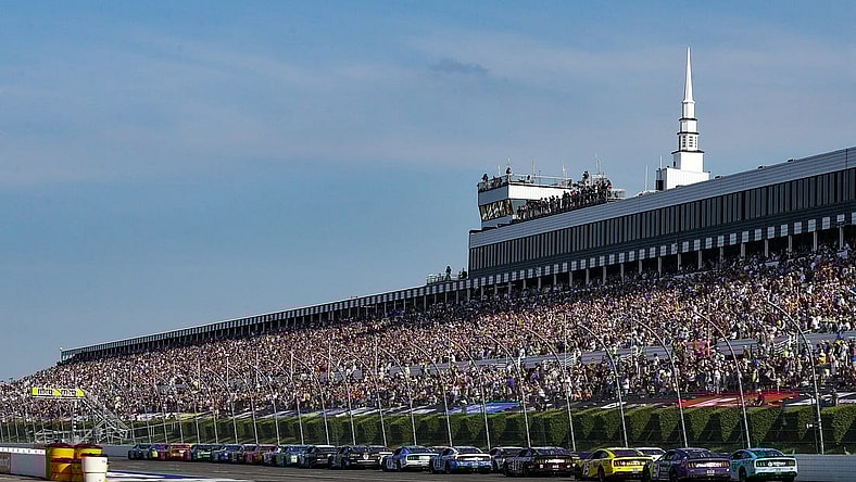 Jul 24, 2022; Long Pond, Pennsylvania, USA; NASCAR Cup Series driver Kyle Busch (18) leads the field on a restart during the M&M   S Fan Appreciation 400 at Pocono Raceway. Mandatory Credit: Matthew OHaren-USA TODAY Sports