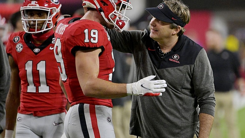 Georgia Bulldogs head coach Kirby Smart talks with tight end Brock Bowers (19) during the second half in the CFP national championship game against the TCU Horned Frogs at SoFi Stadium. Mandatory Credit: Jayne Kamin-Oncea-USA TODAY Sports