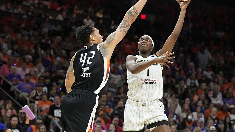 May 21, 2023; Phoenix, Arizona, USA; Chicago Sky forward Elizabeth Wiliams (1) shoots over Phoenix Mercury center Brittney Griner (42) in the second half at Footprint Center. Mandatory Credit: Rick Scuteri-USA TODAY Sports
