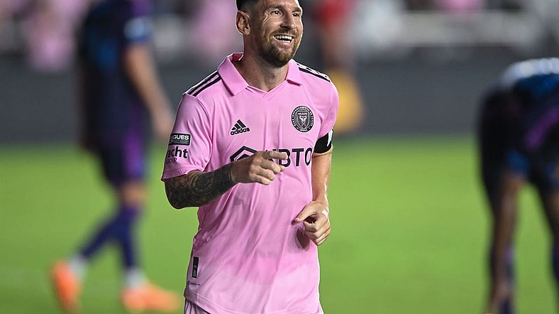 Aug 11, 2023; Fort Lauderdale, FL, USA; Inter Miami CF forward Lionel Messi (10) in the second half against Charlotte FC at DRV PNK Stadium. Mandatory Credit: Jeremy Reper-USA TODAY Sports