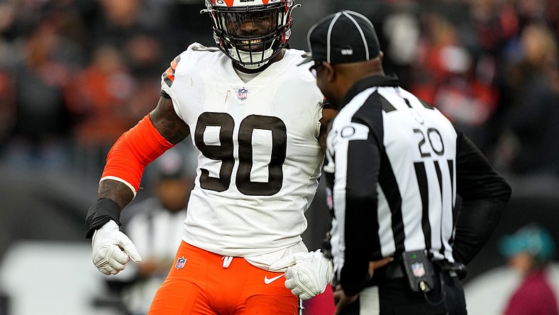 baltimore ravens sign jadeveon clowney