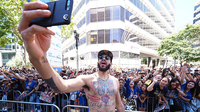 golden state warriors sign javale mcgee