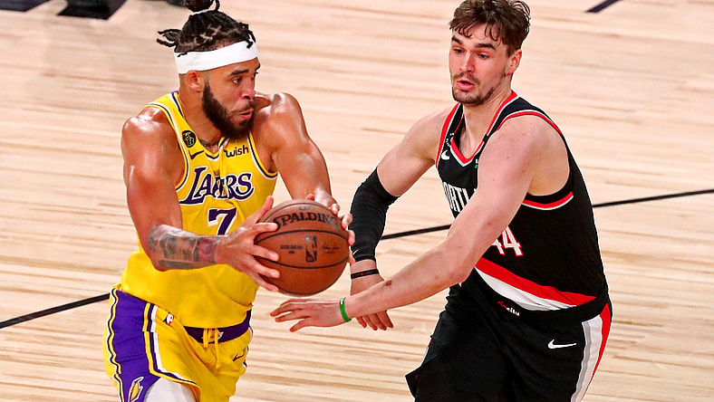 los angeles lakers sign javale mcgee