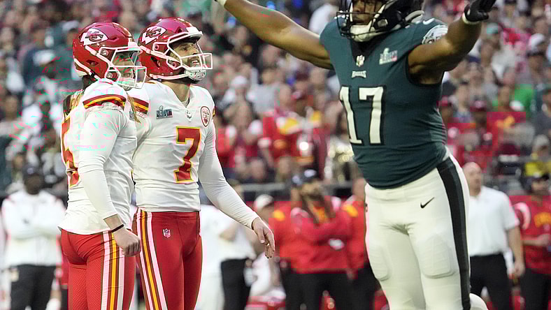 philadelphia eagles' nakobe dean