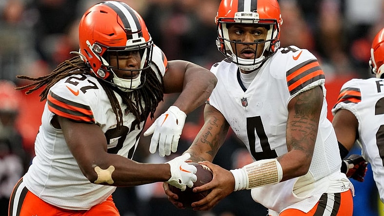 Dec 11, 2022; Cincinnati, Ohio, USA; Cleveland Browns quarterback Deshaun Watson (4) fakes a handoff to Cleveland Browns running back Kareem Hunt (27) in the fourth quarter during a Week 14 NFL game against the Cincinnati Bengals, Sunday, Dec. 11, 2022, at Paycor Stadium in Cincinnati. The Cincinnati Bengals won, 23-10. Mandatory Credit: Kareem Elgazzar-USA TODAY Sports