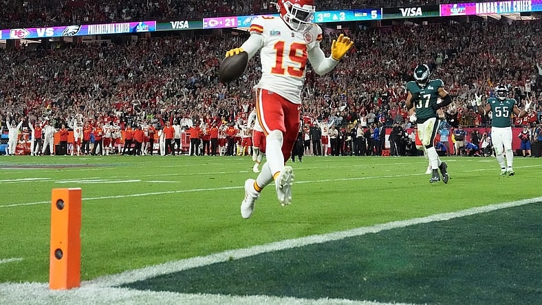 Kansas City Chiefs wide receiver Kadarius Toney (19) scores a touchdown against the Philadelphia Eagles during the fourth quarter in Super Bowl LVII at State Farm Stadium in Glendale on Feb. 12, 2023.

Nfl Super Bowl Lvii Kansas City Chiefs Vs Philadelphia Eagles