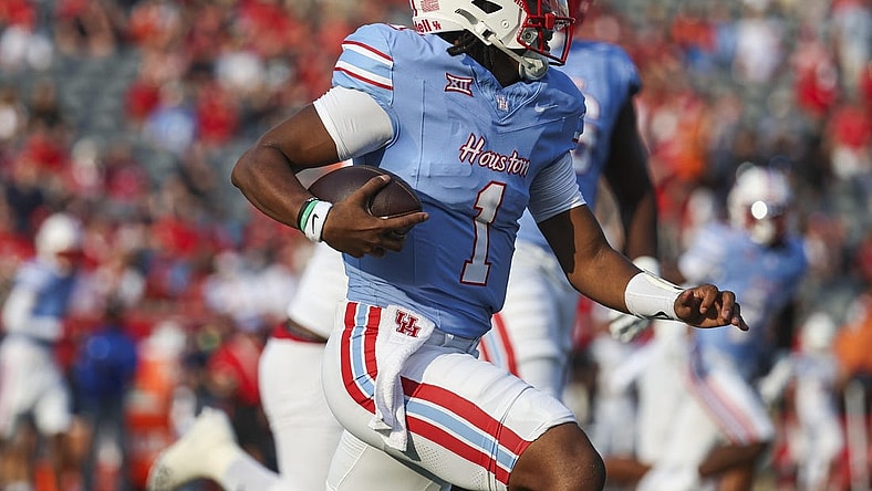 Sep 2, 2023; Houston, Texas, USA; Houston Cougars quarterback Donovan Smith (1) runs with the ball during the first quarter against the UTSA Roadrunners at TDECU Stadium. Mandatory Credit: Troy Taormina-USA TODAY Sports