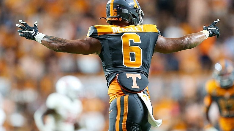 Sep 9, 2023; Knoxville, Tennessee, USA; Tennessee Volunteers linebacker Aaron Beasley (6) celebrates a play against the Austin Peay Governors during the second half at Neyland Stadium. Mandatory Credit: Randy Sartin-USA TODAY Sports