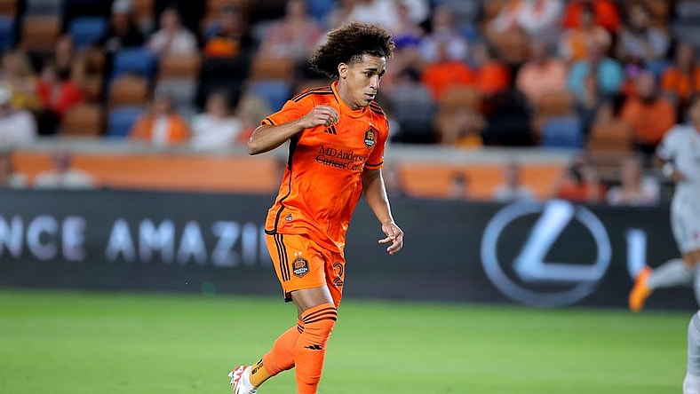 Sep 16, 2023; Houston, Texas, USA; Houston Dynamo FC midfielder Adalberto Carrasquilla (20) controls the ball against St. Louis City SC during the second half at Shell Energy Stadium. Mandatory Credit: Erik Williams-USA TODAY Sports
