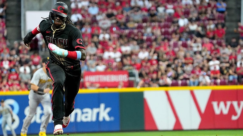 Cincinnati Reds third baseman Elly De La Cruz (44) steals third base in the second inning of a baseball game between the Pittsburgh Pirates and the Cincinnati Reds, Friday, Sept. 22, 2023, at Great American Ball Park in Cincinnati.