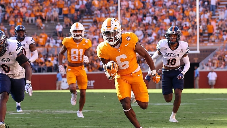 Sep 23, 2023; Knoxville, Tennessee, USA; Tennessee Volunteers running back Dylan Sampson (6) runs the ball against the UTSA Roadrunners during the first half at Neyland Stadium. Mandatory Credit: Randy Sartin-USA TODAY Sports