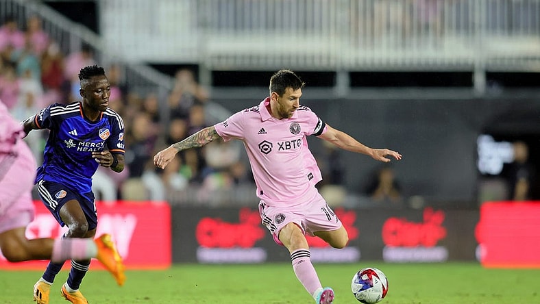 Oct 7, 2023; Fort Lauderdale, Florida, USA; Inter Miami CF forward Lionel Messi (10) dribbles the ball against FC Cincinnati midfielder Obinna Nwobodo (5) during the second half at DRV PNK Stadium. Mandatory Credit: Sam Navarro-USA TODAY Sports