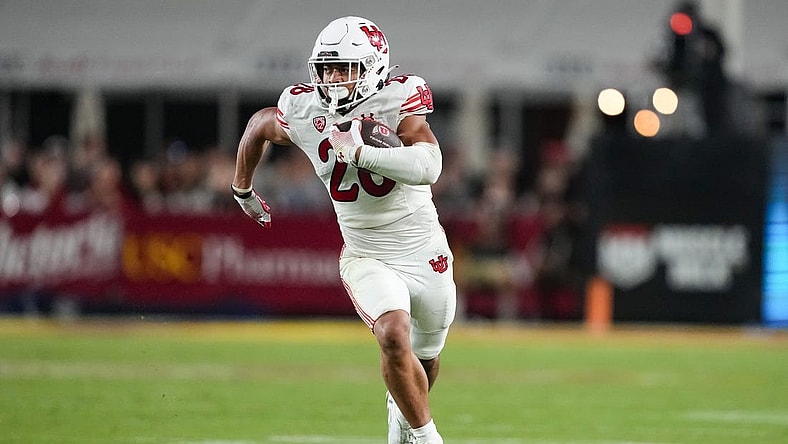 Oct 21, 2023; Los Angeles, California, USA; Utah Utes running back Sione Vaki (28) carries the ball against the Southern California Trojans in the second half at United Airlines Field at Los Angeles Memorial Coliseum. Mandatory Credit: Kirby Lee-USA TODAY Sports