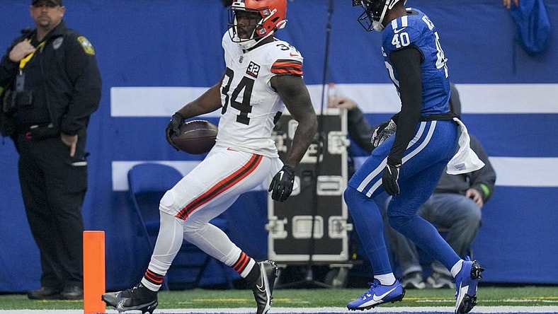 Oct 22, 2023; Indianapolis, Indiana, USA; Indianapolis Colts cornerback Jaylon Jones (40) chases after Cleveland Browns running back Jerome Ford (34) as he rushes for a touchdown during a game against the Cleveland Browns at Lucas Oil Stadium. Mandatory Credit: Bob Scheer-USA TODAY Sports