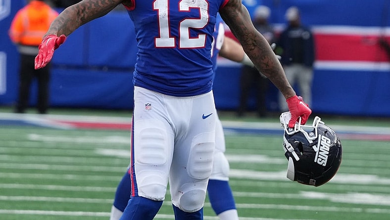 East Rutherford, NJ     October 22, 2023 -- Darren Waller of the Giants at the end of the game. The NY Giants host the Washington Commanders at MetLife Stadium in East Rutherford, NJ on October 22, 2023.