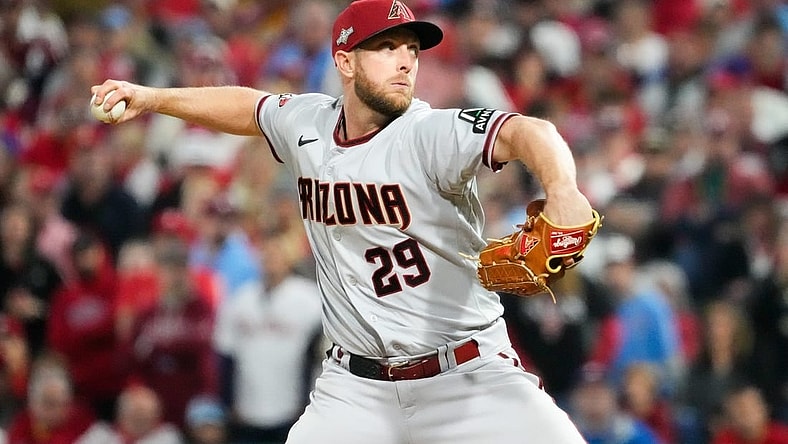 Arizona Diamondbacks starting pitcher Merrill Kelly (29) pitches during the fifth inning against the Philadelphia Phillies in Game 6 of the NLCS at Citizens Bank Park on Oct. 23, 2023, in Philadelphia, PA. The Arizona Diamondbacks won Game 6 of the NLCS against the Philadelphia Phillies, 5-1.