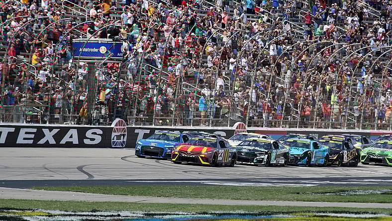 NASCAR: Autotrader EchoPark Automotive 400