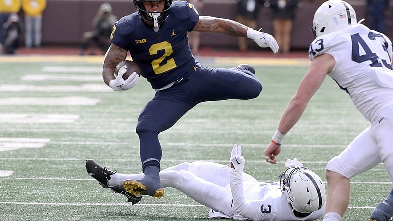 Michigan running back Blake Corum runs the ball near Penn State cornerback Johnny Dixon (3) and linebacker Tyler Elsdon (43) during the first half Oct. 15, 2022 at Michigan Stadium in Ann Arbor.

blake corum penn state