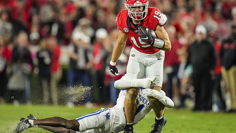 Oct 7, 2023; Athens, Georgia, USA; Georgia Bulldogs tight end Brock Bowers (19) runs after a catch against the Kentucky Wildcats at Sanford Stadium. Mandatory Credit: Dale Zanine-USA TODAY Sports