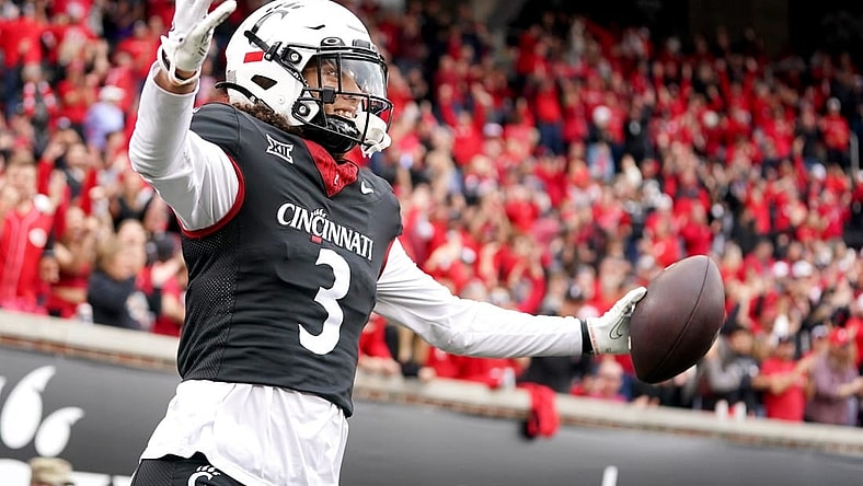 Oct 21, 2023; Cincinnati, Ohio, USA; Cincinnati Bearcats wide receiver Evan Prater (3) scores on a two-point conversion from quarterback Emory Jones (not pictured) against the Baylor Bears in the fourth quarter at Nippert Stadium. Mandatory Credit: Kareem Elgazzar-USA TODAY Sports