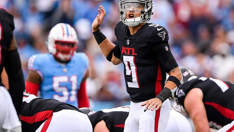 Oct 29, 2023; Nashville, Tennessee, USA; Atlanta Falcons quarterback Desmond Ridder (9) against the Tennessee Titans during the first half at Nissan Stadium. Mandatory Credit: Steve Roberts-USA TODAY Sports