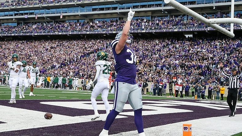 Nov 11, 2023; Manhattan, Kansas, USA; Kansas State Wildcats tight end Ben Sinnott (34) celebrates a touchdown catch during the second quarter against the Baylor Bears at Bill Snyder Family Football Stadium. Mandatory Credit: Scott Sewell-USA TODAY Sports