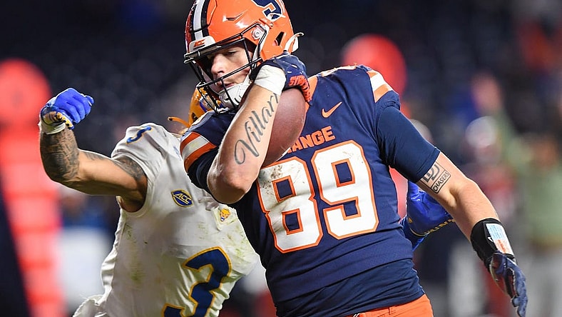 Nov 11, 2023; New York, New York, USA;  Pittsburgh Panthers defensive back Donovan McMillon (3) attempts to tackle Syracuse Orange tight end Dan Villari (89) during the second half at Yankee Stadium. Mandatory Credit: Dennis Schneidler-USA TODAY Sports